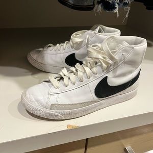 NIKE BLAZERS